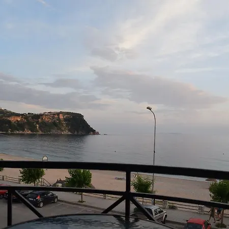 Kolagji Szálloda Himara